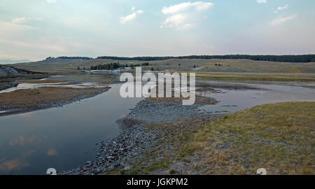 Sonnenuntergang am Elch Geweih Creek und Yellowstone River im Hayden Valley im Yellowstone National Park in Wyoming USA Stockfoto