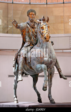 Die Reiterstatue (Original) des Kaisers Marcus Aurelius, an Esedra di Marco Aurelio, Palazzo dei Conservatori Kapitolinischen Museen, Rom Italien. Stockfoto