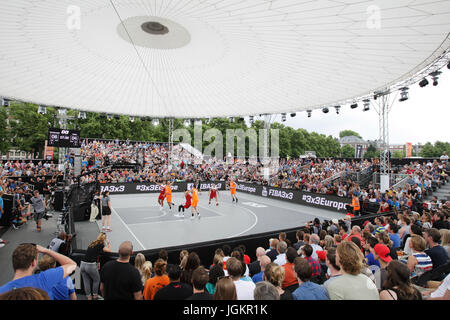 Gesamtansicht auf die Curts mit Türkei und Niederlande 3 X 3 Basketball-Spieler in Aktion während Männer Qualifikationen für 3 X 3 FIBA Europe Cup 2017 im Museu Stockfoto