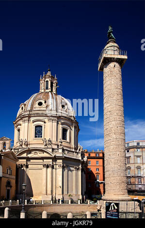 Trajanssäule (Colonna Traiana) ist eine römische Siegessäule in Rom, Italien, das römische Kaiser Trajan Sieg in der Dacian Kriege erinnert an Stockfoto