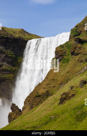 Der Skogafoss-Wasserfall im Süden Islands Stockfoto