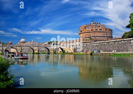 Fluss Tiber, Ponte Sant'Angelo und Castel Sant'Angelo, Rom, Italien Stockfoto