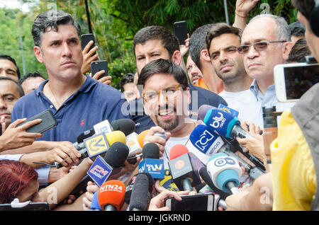 Freddy Guevara, Führer der Menschen Willen und erster Vizepräsident der nationalen Versammlung von Venezuela, gibt Erklärungen gegenüber der Presse über die re Stockfoto