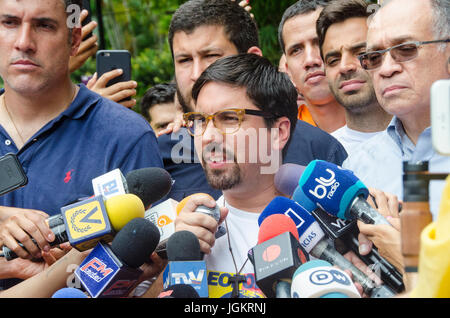 Freddy Guevara, Führer der Menschen Willen und erster Vizepräsident der nationalen Versammlung von Venezuela, gibt Erklärungen gegenüber der Presse über die re Stockfoto