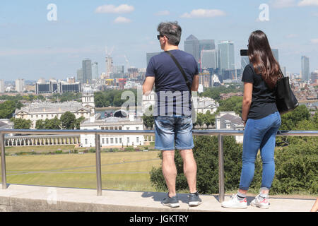 Als die Temperaturen in London steigen auf 27 Grad und blauem Himmel Greenwich Park in South East London war Stockfoto