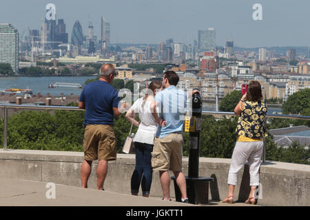 Als die Temperaturen in London steigen auf 27 Grad und blauem Himmel Greenwich Park in South East London war Stockfoto