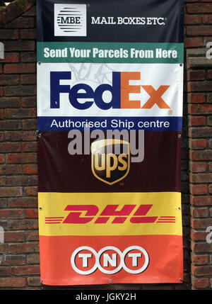 Kurier-Unternehmen Logos Zentrum außerhalb Mail Boxes Etc Versand in London Stockfoto