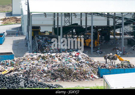 Städtischen Mülldeponie. Abfallbehandlung Pflanze Depot. Stockfoto