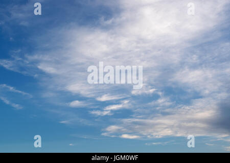 Schönwetter-Wolken an einem heißen Nachmittag in Texas Stockfoto