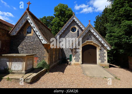 Eine Reihe von kleinen Nebengebäuden zu Dorf Saint Andrews in Sonning on Thames in einer ruhigen ländlichen Lage befestigt. Stockfoto