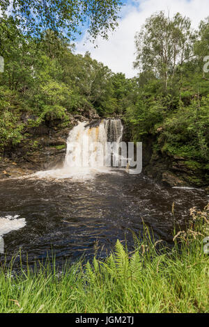 Crianlarich, Scotland, UK - 21. Juli 2015: The fällt der Falloch die am Fluss Falloch drei Meilen vom Dorf Crianlarich liegen Stockfoto