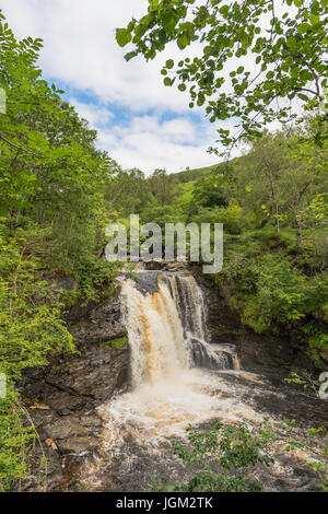 Crianlarich, Scotland, UK - 21. Juli 2015: The fällt der Falloch die am Fluss Falloch drei Meilen vom Dorf Crianlarich liegen Stockfoto