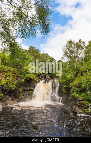 Crianlarich, Scotland, UK - 21. Juli 2015: The fällt der Falloch die am Fluss Falloch drei Meilen vom Dorf Crianlarich liegen Stockfoto