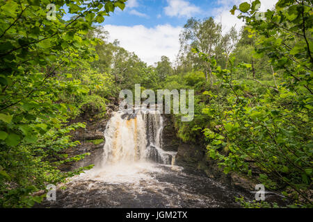 Crianlarich, Scotland, UK - 21. Juli 2015: The fällt der Falloch die am Fluss Falloch drei Meilen vom Dorf Crianlarich liegen Stockfoto