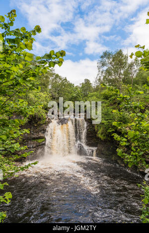 Crianlarich, Scotland, UK - 21. Juli 2015: The fällt der Falloch die am Fluss Falloch drei Meilen vom Dorf Crianlarich liegen Stockfoto