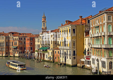 Europa, Italien, Venedig, Canale Grande, Boot, Boote, Brücke, Gondel, Gondeln, Stadt, Lane, Gassen, Panorama, Stadtzentrum, Tag, Tageslicht, im Außenbereich zu übertreffen Stockfoto