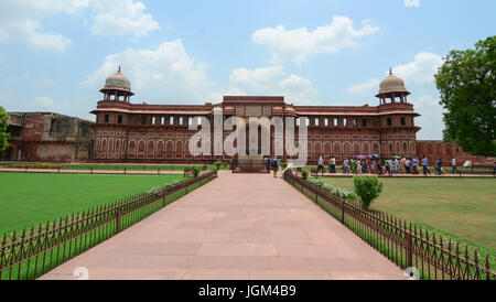 Agra, Indien - 13. Juli 2015. Blick auf Agra Fort, Teil des Weltkulturerbes in Agra, Indien. Stockfoto