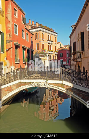 Europa, Italien, Venedig, Canale Grande, Boot, Boote, Kanal, Brücke, Brücke, Gondel, Gondeln, Stadt, Lane, Gassen, Panorama, Stadtzentrum, Tag, Tageslicht, Stockfoto