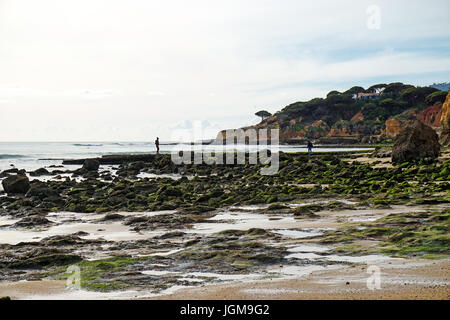 Europa, Portugal, Algarve, Strand, Praia, Strand, erstirbt, Siluette, Olhos de Agua, Felsen, Steinen Stockfoto