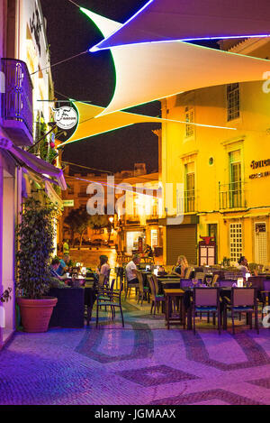 Europa, Portugal, Algarve, Faro, Fußgängerzone, Stadt, Nacht, Nachtleben, City Center, hell, Beleuchtung Stockfoto