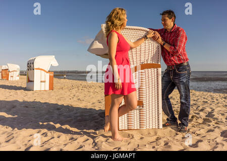 Europa, die Bundesrepublik Deutschland, Hooksiel, Wangerland, Friesland, Nordsee, Nordseeküste, paar, Mann, Frau, 30, 35, Jahre, Urlaub, b Stockfoto