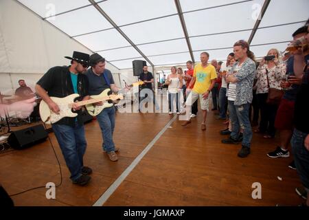 Musikern im Hochsommer 2017 Bierfest in Stonehaven. Stockfoto