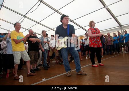 Musikern im Hochsommer 2017 Bierfest in Stonehaven. Stockfoto