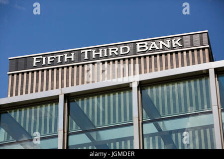 Ein Logo Zeichen außerhalb der Hauptsitz des fünften dritten Bancorp (Bank), in Cincinnati, Ohio am 29. Juni 2017. Stockfoto