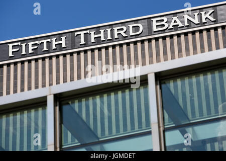 Ein Logo Zeichen außerhalb der Hauptsitz des fünften dritten Bancorp (Bank), in Cincinnati, Ohio am 29. Juni 2017. Stockfoto