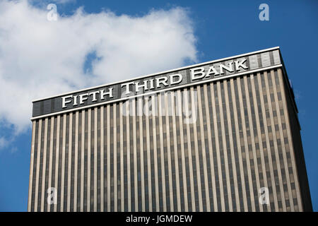 Ein Logo Zeichen außerhalb der Hauptsitz des fünften dritten Bancorp (Bank), in Cincinnati, Ohio am 29. Juni 2017. Stockfoto