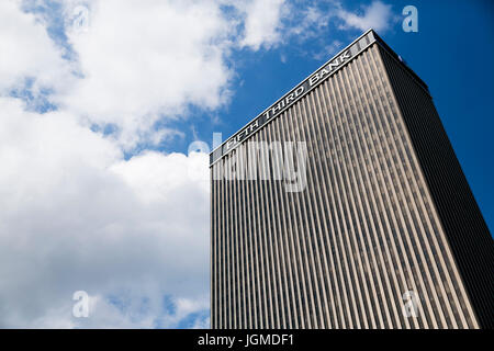 Ein Logo Zeichen außerhalb der Hauptsitz des fünften dritten Bancorp (Bank), in Cincinnati, Ohio am 29. Juni 2017. Stockfoto