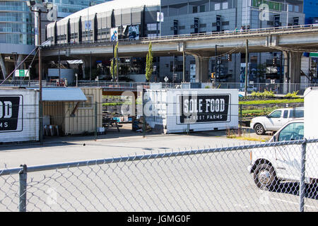 Alleinige Nahrung Straße Farmen verwandelt städtische Grundstücke in Bereiche, die handwerkliche Qualität Obst und Gemüse, Vancouver, Britisch-Kolumbien, Kanada wachsen Stockfoto