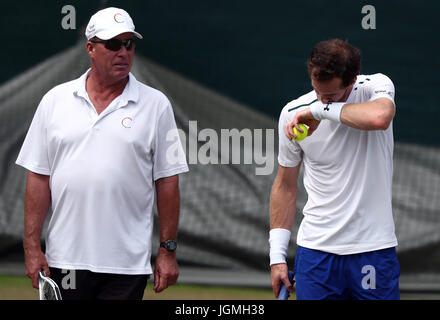 Andy Murray und Trainer Ivan Lendl während einer Trainingseinheit am sechsten Tag der Wimbledon Championships im All England Lawn Tennis and Croquet Club, Wimbledon. Stockfoto
