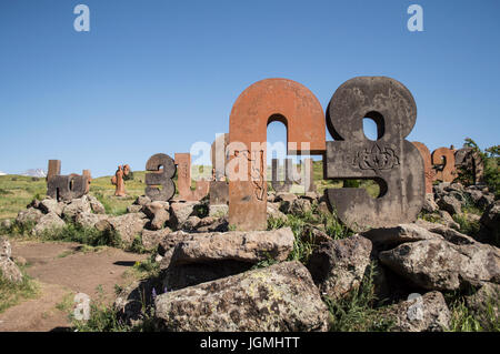 Armenische Alphabet Buchstaben - armenische Alphabet Denkmal, Armenien - 2. Juli 2017 Stockfoto