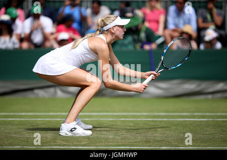 Naomi Broady in Aktion während ihrer Doppel-Match mit Heather Watson am Tag sechs der Wimbledon Championships in The All England Lawn Tennis and Croquet Club, Wimbledon. Stockfoto