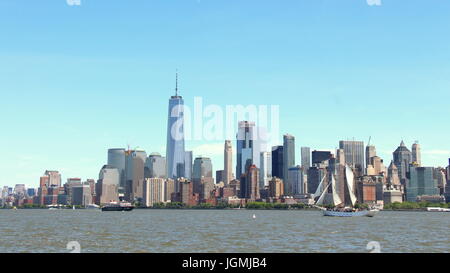 Manhattan Skyline von Ellis Island Stockfoto