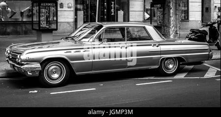 BERLIN - 17. Juni 2017: Full-size Car Buick LeSabre, 1962. Schwarz und weiß. Classic Days Berlin 2017. Stockfoto