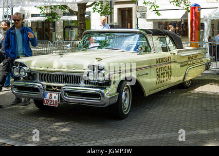 BERLIN - 17. Juni 2017: Full-size Car Ford Mercury Turnpike Cruiser, 1957. Classic Days Berlin 2017. Stockfoto