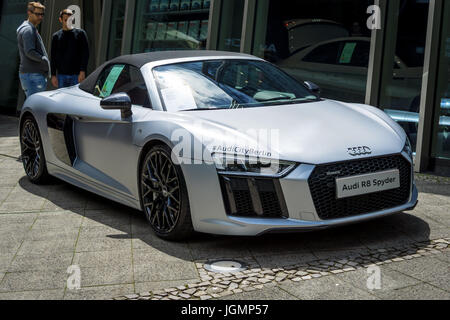 BERLIN - 17. Juni 2017: Sportwagen Audi R8 Spyder Quattro, seit 2011 produziert. Classic Days Berlin 2017. Stockfoto