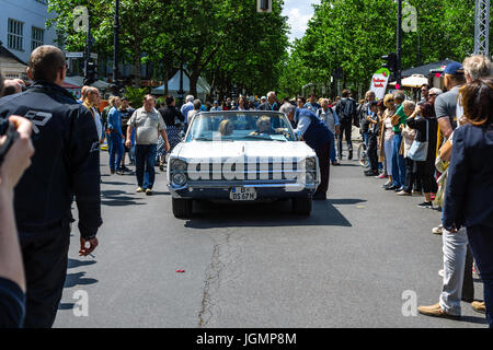 BERLIN - 17. Juni 2017: Full-size Car Plymouth Sport Fury Convertible, 1967. Classic Days Berlin 2017. Stockfoto