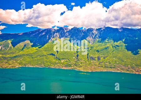 Monte Baldo Berg oberhalb Malcesine und Lago di Garda Panoramablick, Region Trentino-Südtirol in Italien Stockfoto