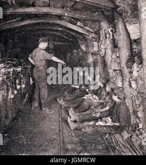 Männer und jungen Essen Kohle Bergbau um 1900, Midlands, England, UK Stockfoto