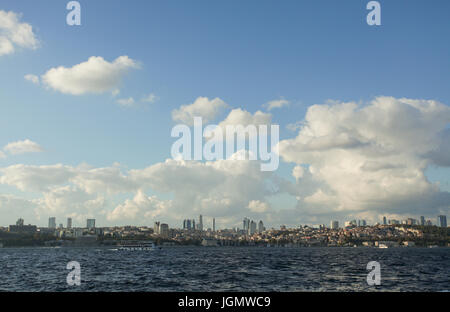 Stadt-Transport-System - Passagier Boote am Bosporus in schöner sonniger Tag, Istanbul, Türkei; Stockfoto