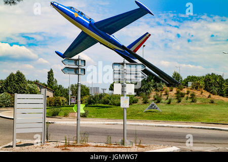 Kreisverkehr "Ecole de l ' Air" in Salon-de-Provence Stockfoto