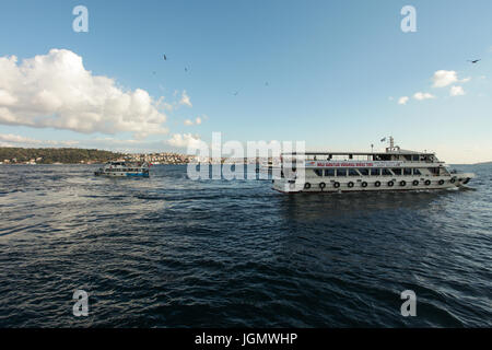 Stadt-Transport-System - Passagier Boote am Bosporus in schöner sonniger Tag, Istanbul, Türkei; Stockfoto