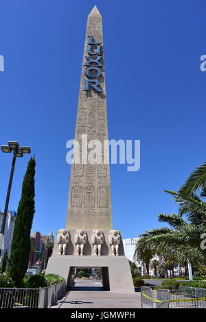 Las Vegas, Nevada - USA - Juni 05,2017 - Obelisk Zeichen für Luxor Stockfoto