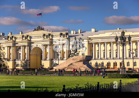 29.06.2017, Sankt Petersburg, Russland. Erste touristische Waching zum Denkmal für die erste in der Nähe der St. Isaaks Kathedrale am Sommermorgen in der frühe Peter Stockfoto