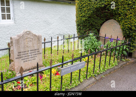 Das Grab von Little John auf dem Friedhof der Pfarrei bei Hathersage, Peak District, Derbyshire, England, UK Stockfoto