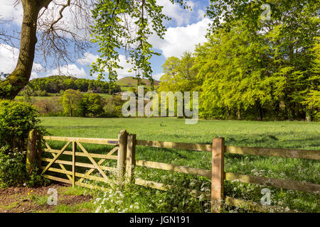 Der Hügel Faszinierenderweise namens High-Low angesehen von Dore Lane in Hathersage, Peak District, Derbyshire, England, UK Stockfoto