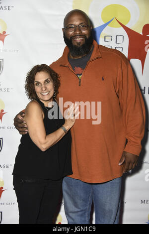 3. jährliche David Tyree Charity Bowl zugunsten der Organisation "Kinder der Stadt" Lucky Strikes Bowling mit New York: Kareem McKenzie, Joyce Mattera Where: Manhattan, New York, USA bei: Kredit-6. Juni 2017: Rob Rich/WENN.com Stockfoto